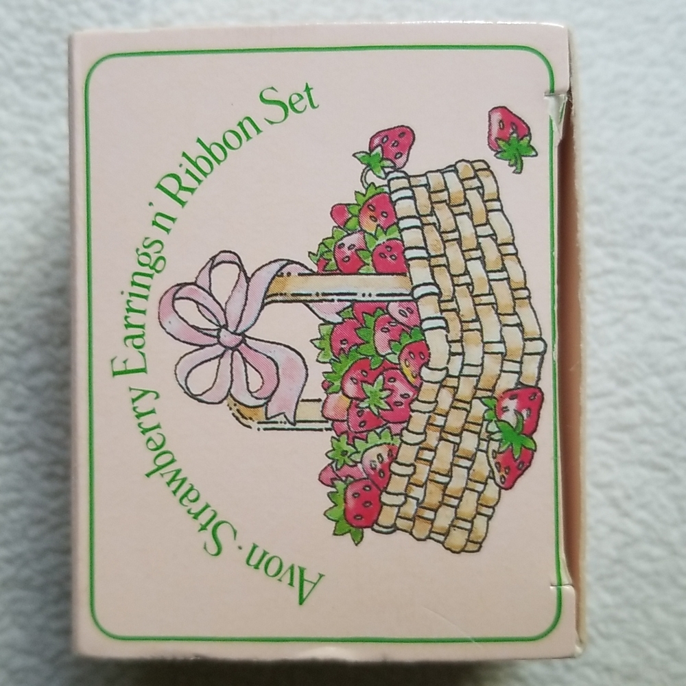 🍓Strawberry Earrings & Ribbon Set - Picture 2 of 3